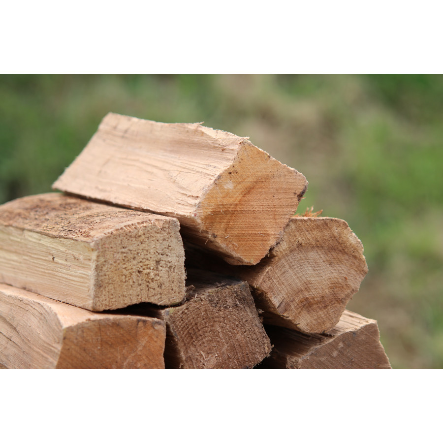 Le bois étuvé possède les meilleures essences de feuillus durs de chêne, de charme et de hêtre.
